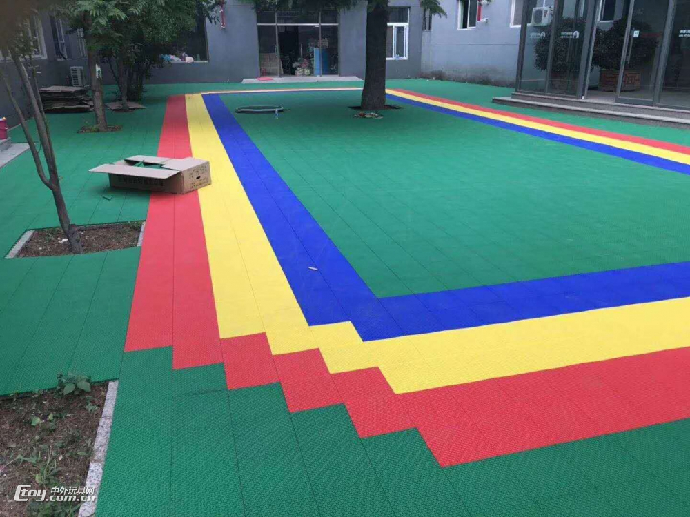 换装“顶配”!体育馆运动木地板翻新升级_劲步运动木地板翻新(图1)